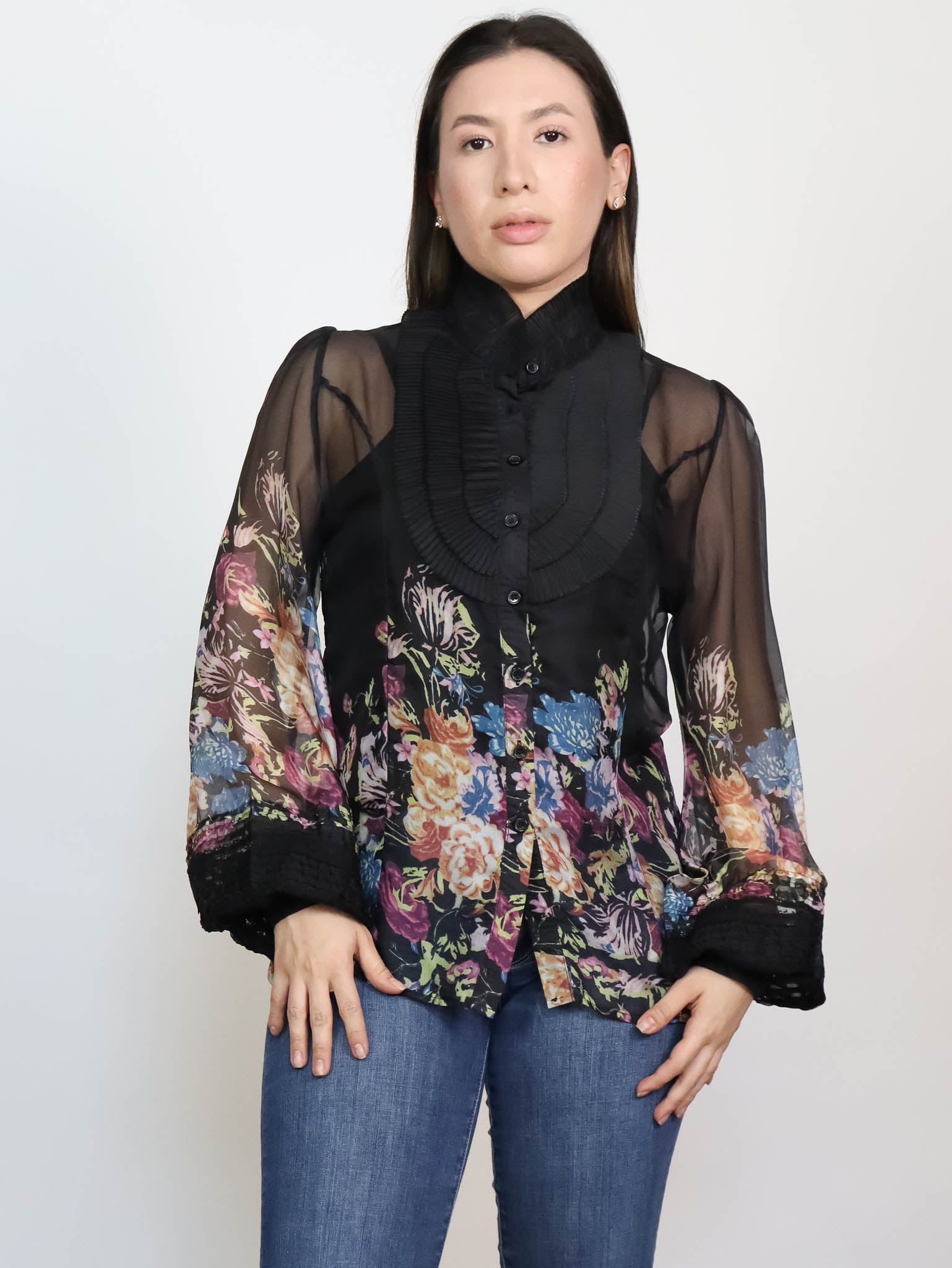 Camisera negra floreada