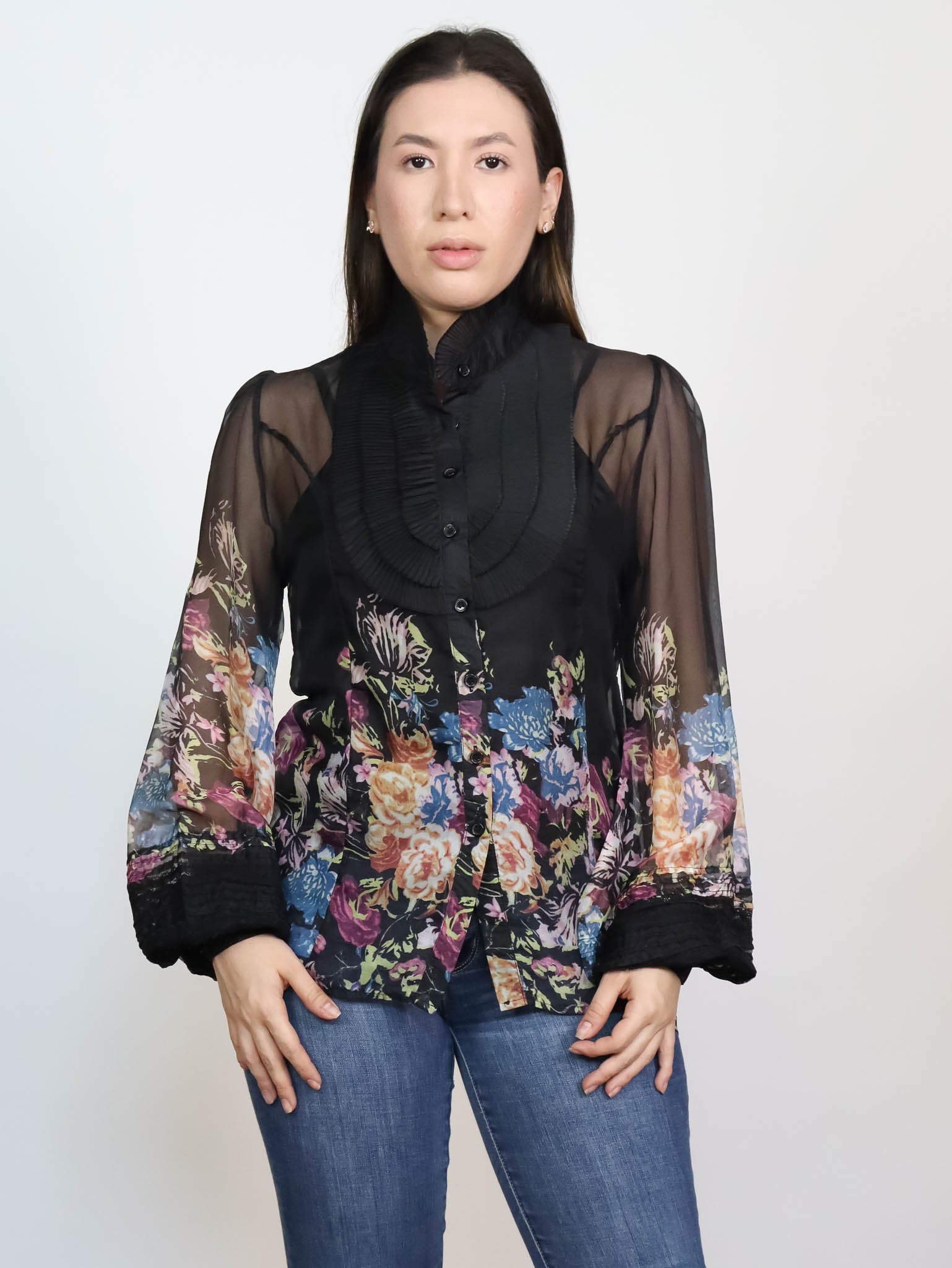 Camisera negra floreada