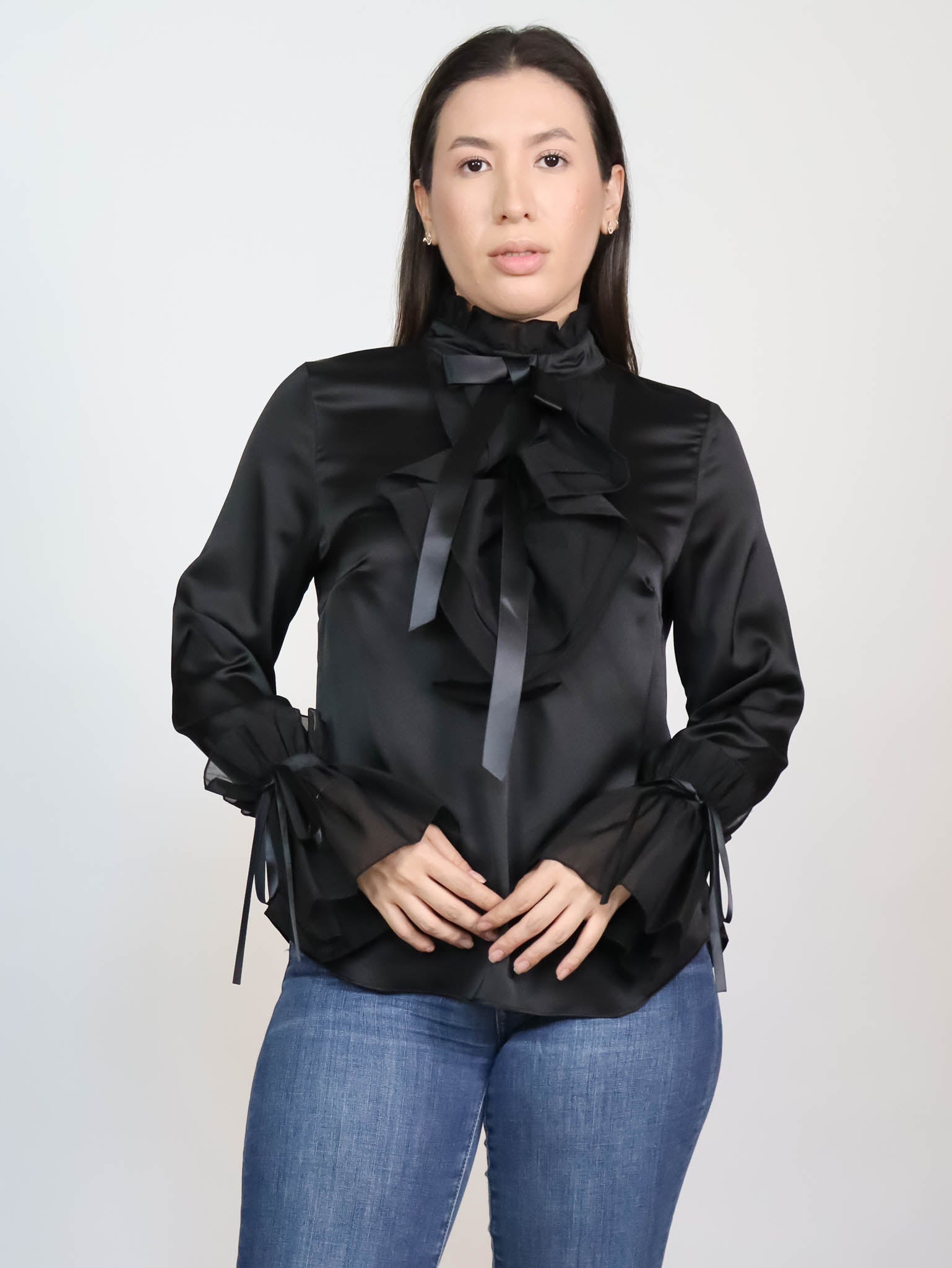 Blusa negra con discount olanes