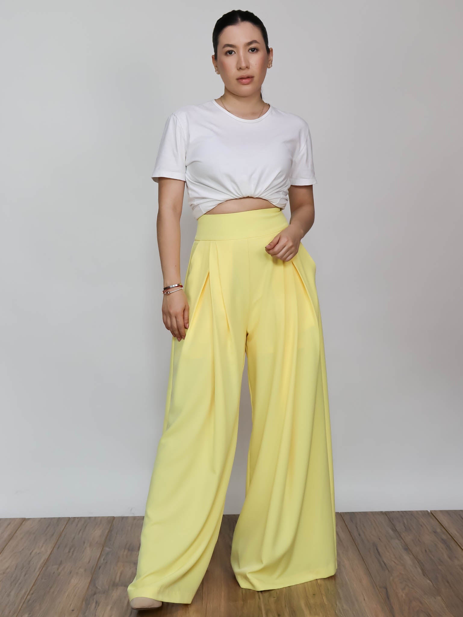 Pantalón tipo palazo amarillo