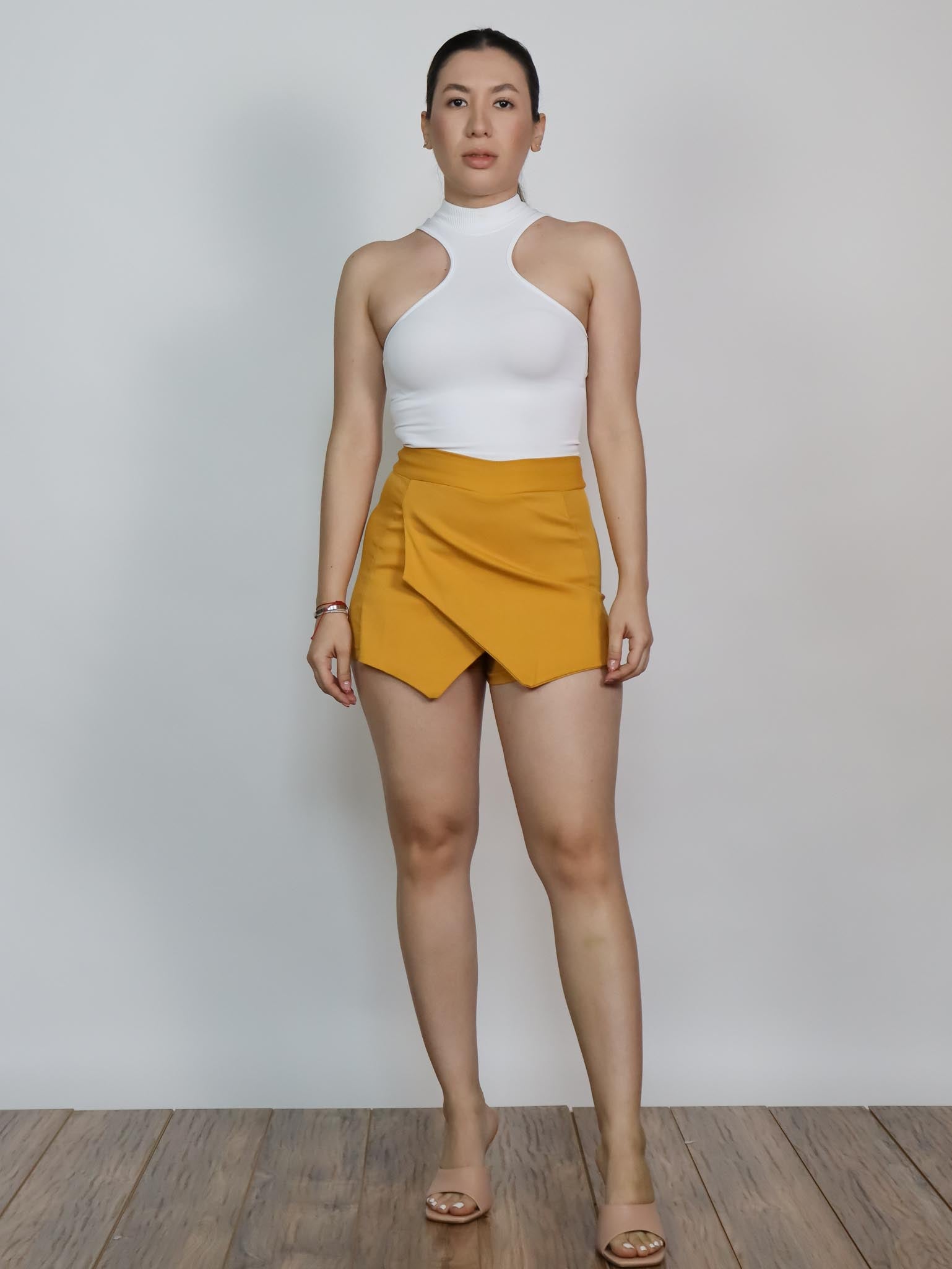 Short falda cruzado amarillo