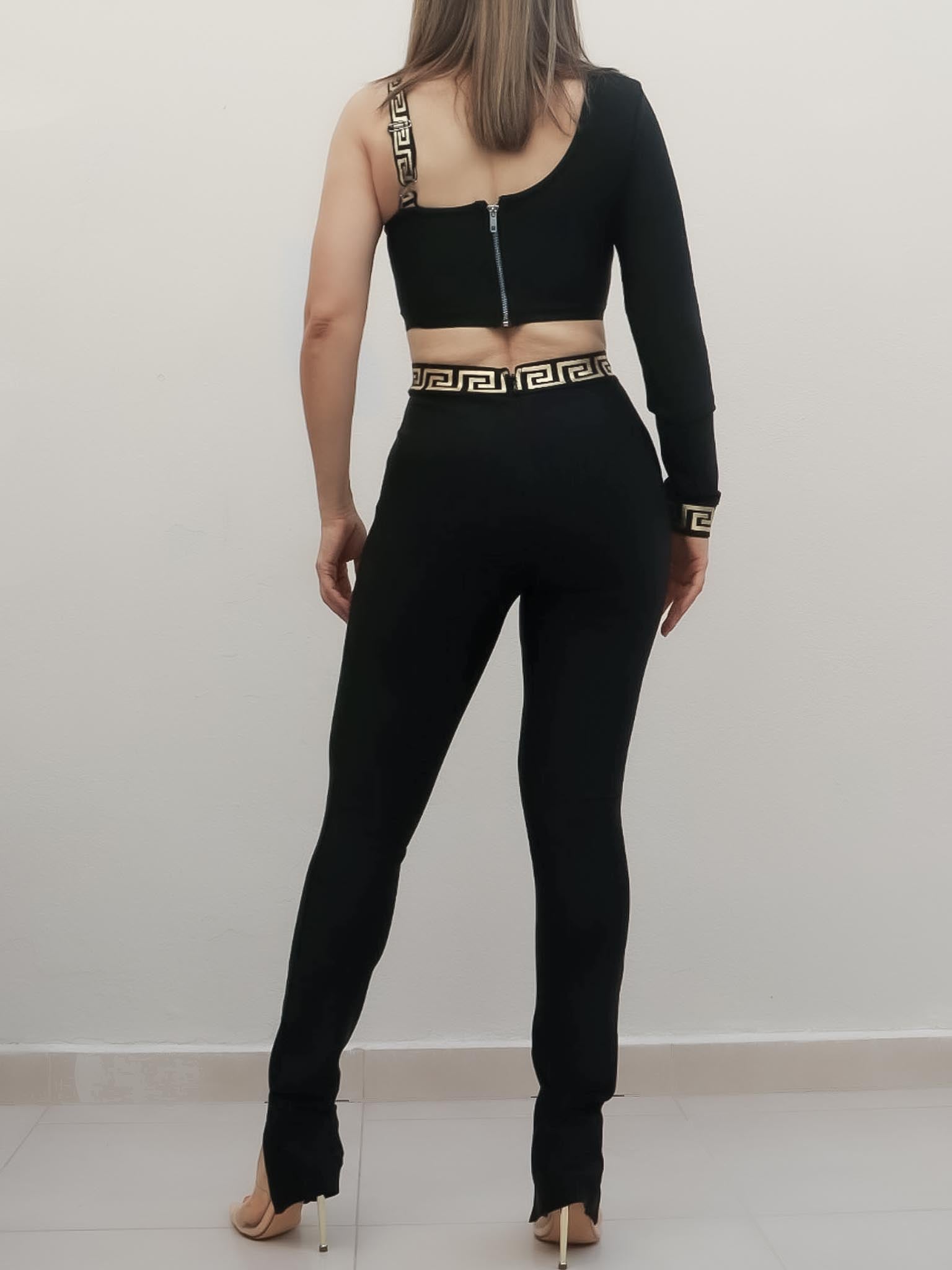 Conjunto negro Versa