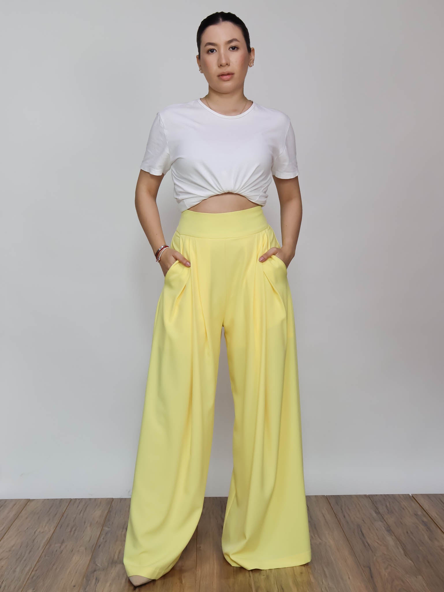 Pantalón tipo palazo amarillo