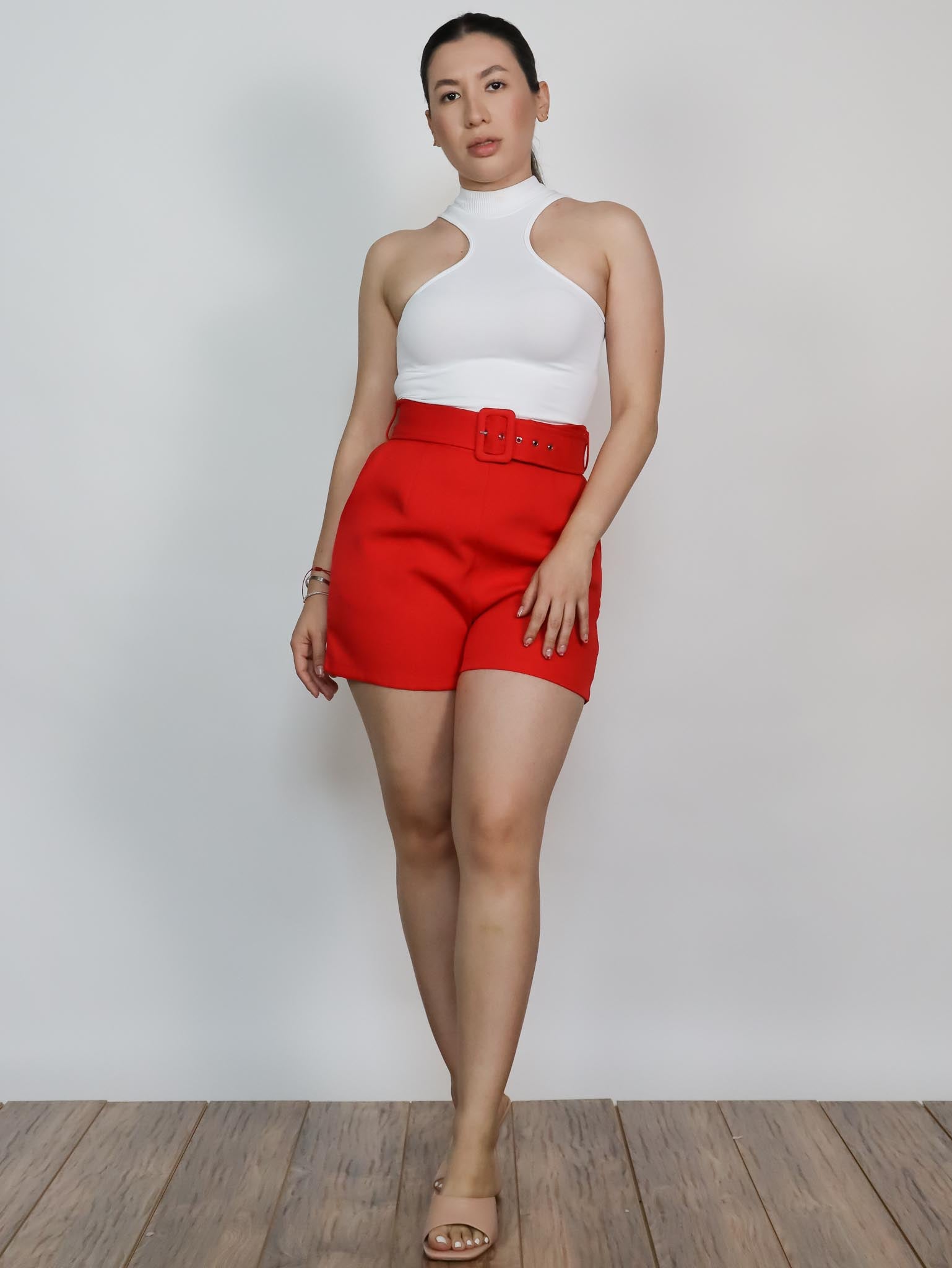 Short rojo con cinto