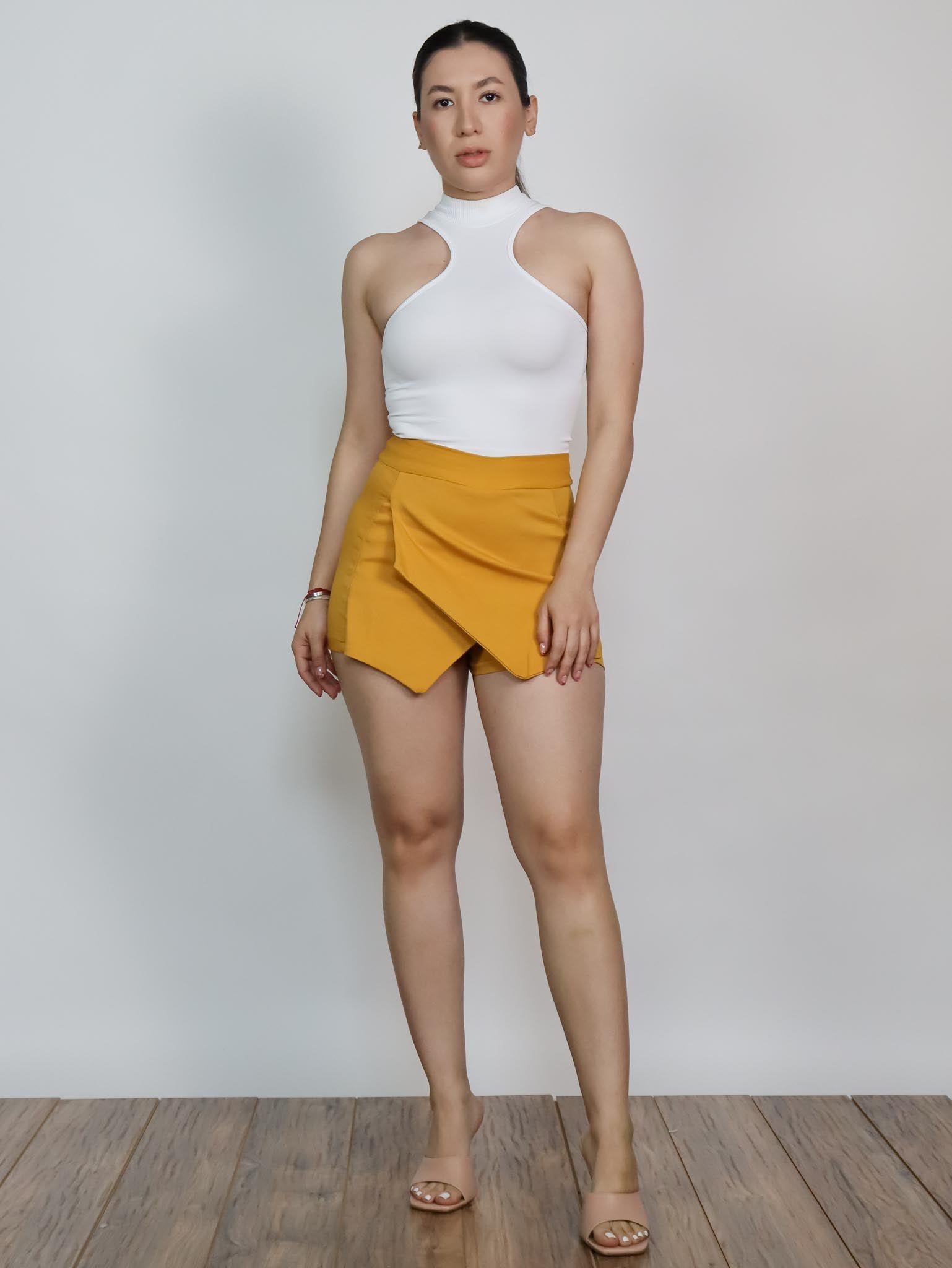 Short falda cruzado amarillo